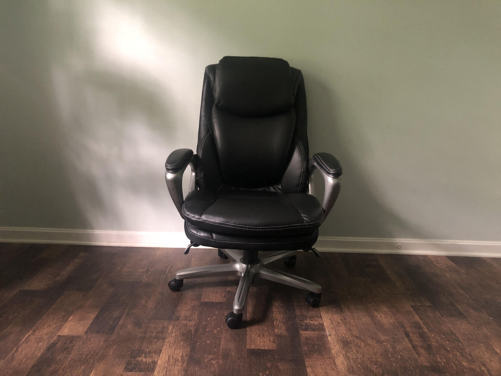 Serta Smart Layers Arlington Air Executive Chair has layers of soft cushioning on the headrest, the chair's backrest, armrest, and seat.